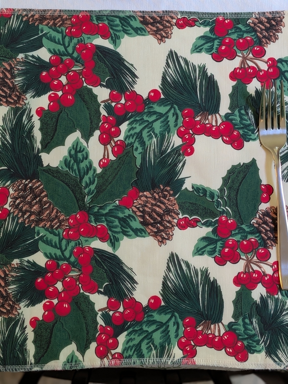 Christmas Holly Berry & Pinecone Six Placemat Set 6
